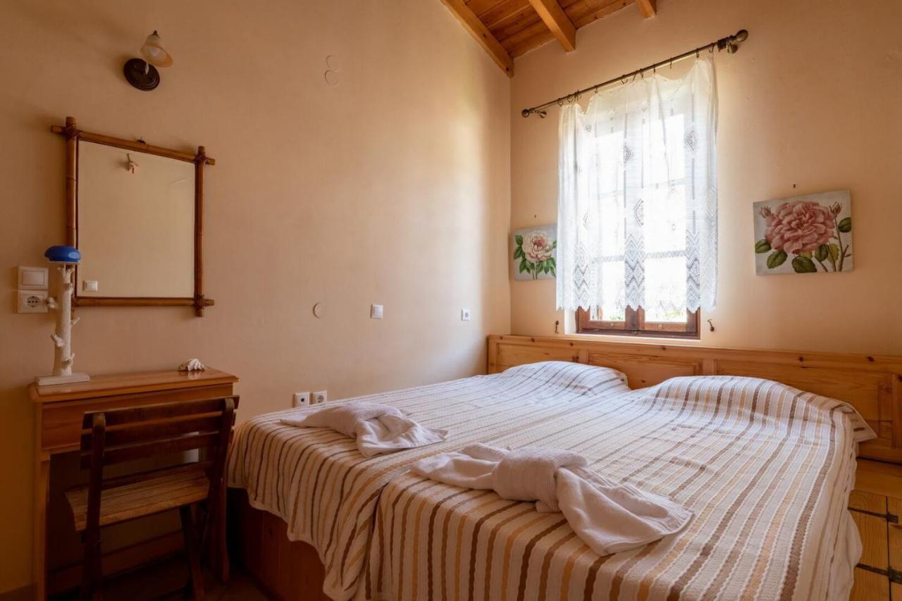 Villa Leleka Chalki Town Exterior photo